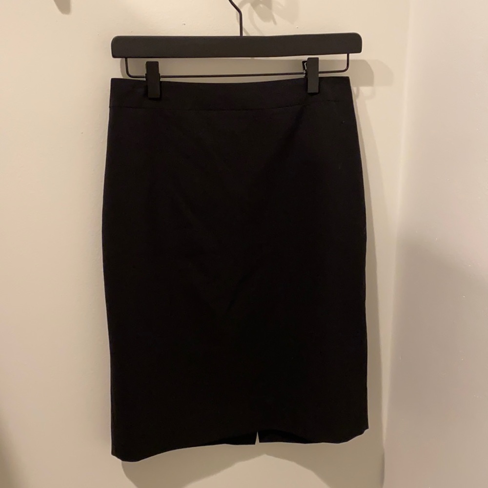Black Pencil Skirt - Banana Republic - size 4